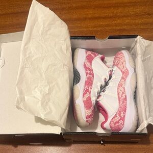 AIR JORDAN 11 RETRO LOWS